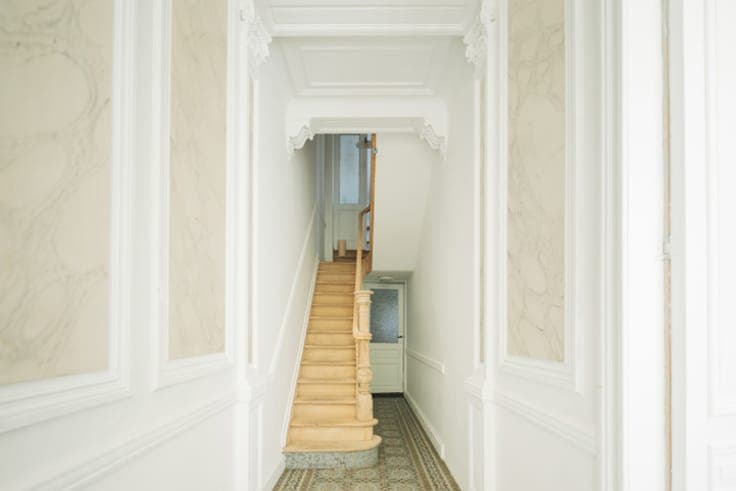 A preserved townhouse with a patio and a roof terrace