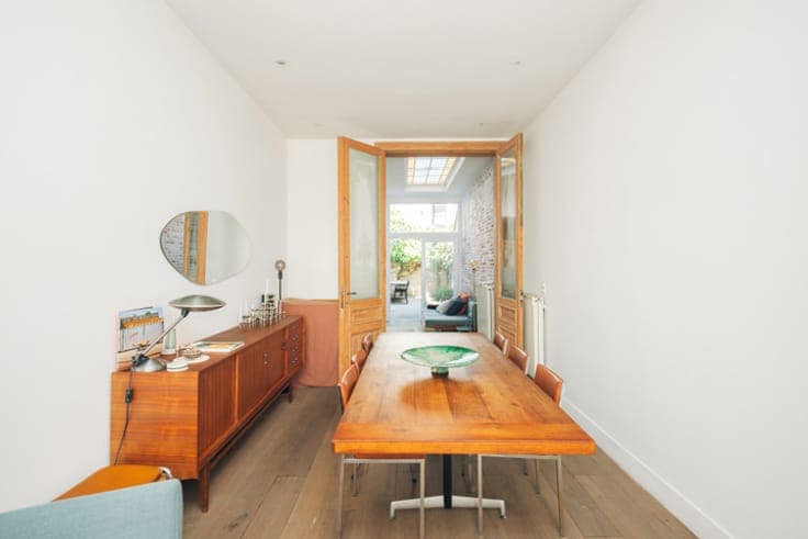 A preserved townhouse with a patio and a roof terrace