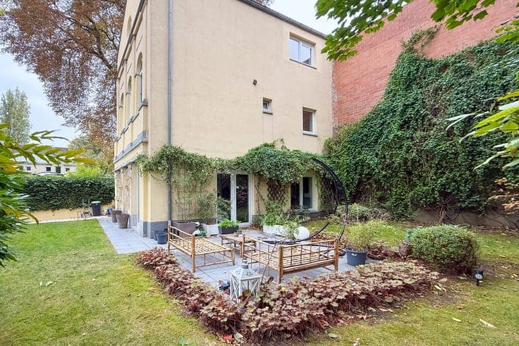 Magnificent Rear House with a ±140 m² Garden and Parking