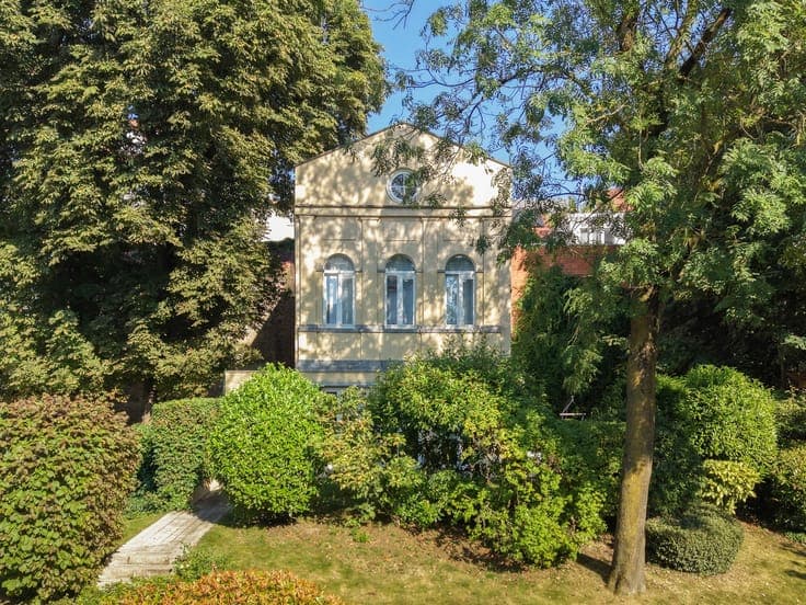 Magnificent Rear House with a ±140 m² Garden and Parking