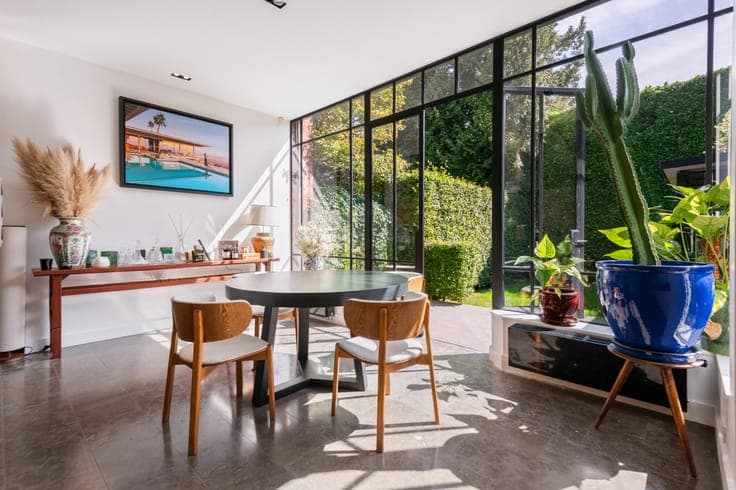 Art deco house with south-facing garden (+ garage option)