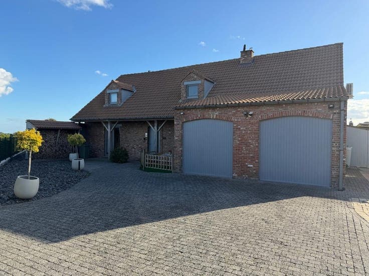 Exceptional property with a pool on approximately 24 ares