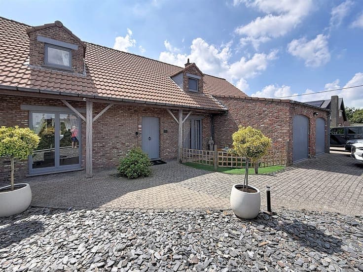 Exceptional property with a pool on approximately 24 ares
