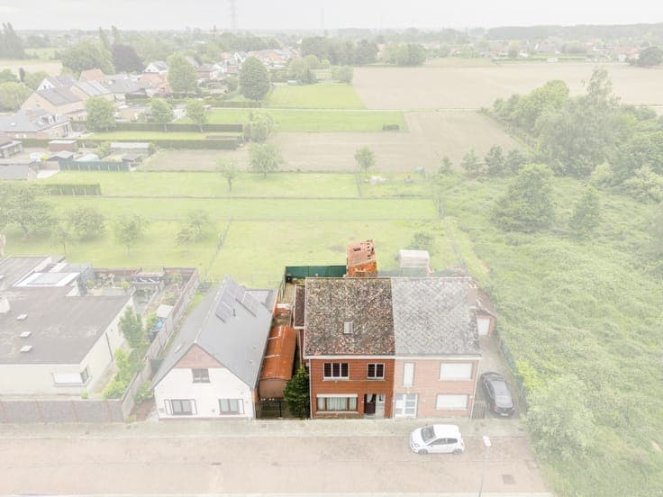 Semi-detached house with garden in Buggenhout