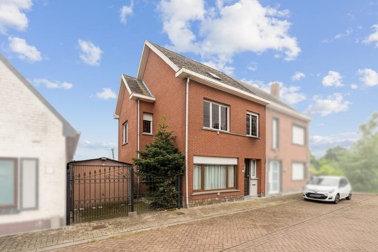 Semi-detached house with garden in Buggenhout