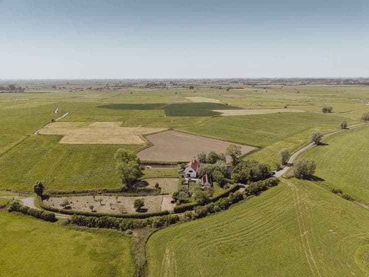 Exclusive country house on 6,063 m² for sale in Lampernisse