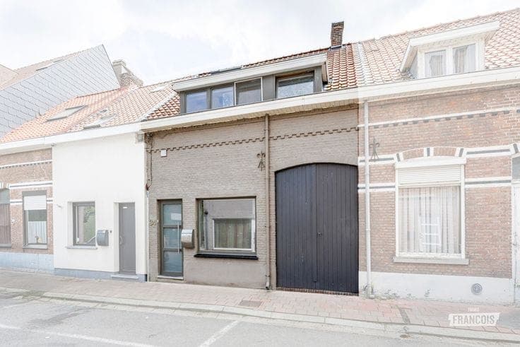 Charming move-in ready duplex home with garden for sale in …