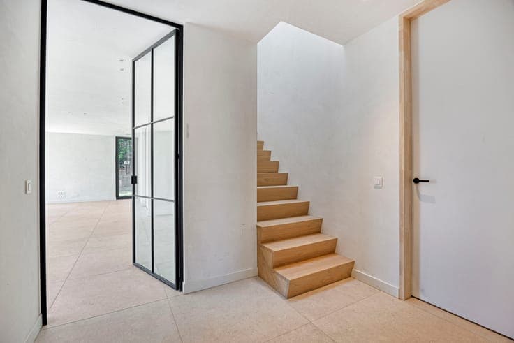 Stylish new-build home with sunny garden in Varsenare