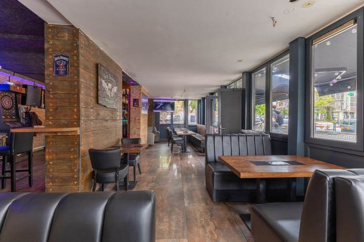 INVESTMENT PROPERTY 2 UNITS + POSSIBILITY FOR 2 EXTRA FLOORS