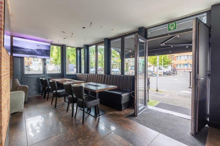 INVESTMENT PROPERTY 2 UNITS + POSSIBILITY FOR 2 EXTRA FLOORS