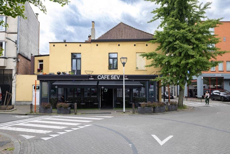 INVESTMENT PROPERTY 2 UNITS + POSSIBILITY FOR 2 EXTRA FLOORS