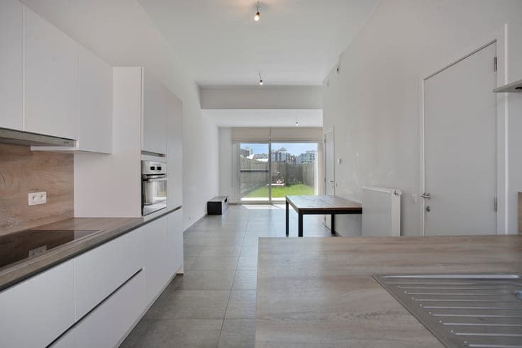 Ready to move in 4 bedroom house with garden and garage, Kor