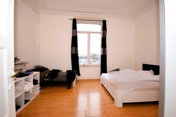 INVESTMENT PROPERTY WITH 3 RESI UNITS 2 DUPLEXES- 1APARTMENT