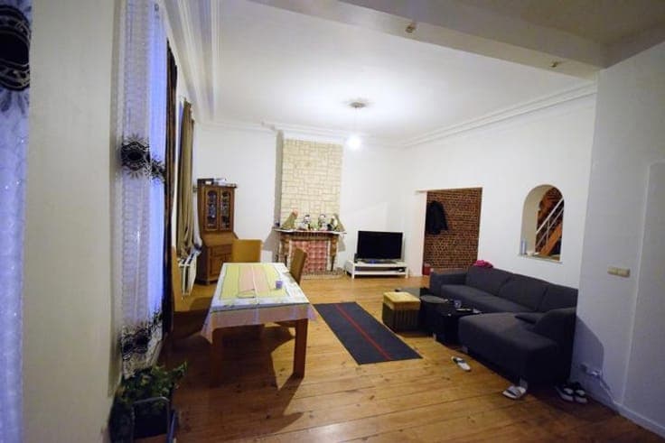 INVESTMENT PROPERTY WITH 3 RESI UNITS 2 DUPLEXES- 1APARTMENT