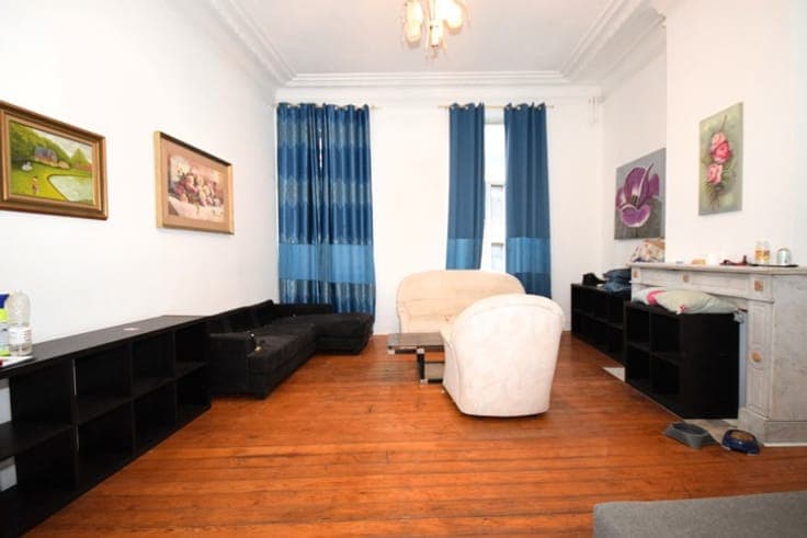 INVESTMENT PROPERTY WITH 3 RESI UNITS 2 DUPLEXES- 1APARTMENT