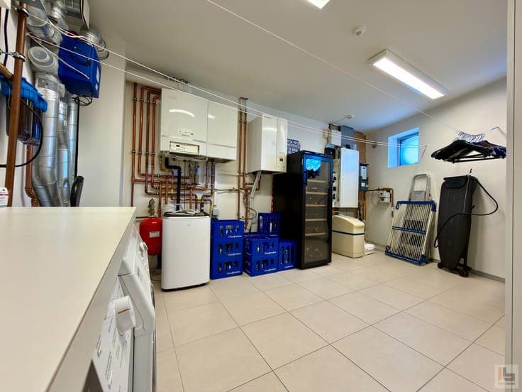 ENERGIEZUINIGE HOB MET 3-SLPKS, GARAGE/MAGAZIJN & STADSTUIN!