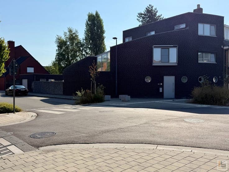 ENERGIEZUINIGE HOB MET 3-SLPKS, GARAGE/MAGAZIJN & STADSTUIN!