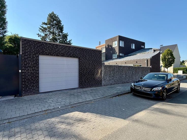 ENERGIEZUINIGE HOB MET 3-SLPKS, GARAGE/MAGAZIJN & STADSTUIN!