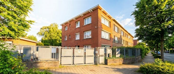 Apartment building