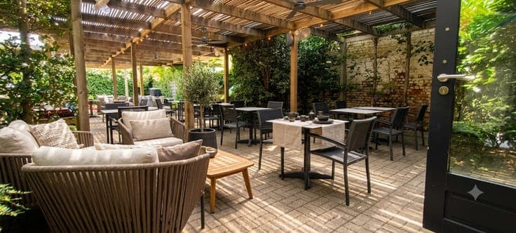 Mixed-use building ±614 m² – Restaurant+duplex or two flats