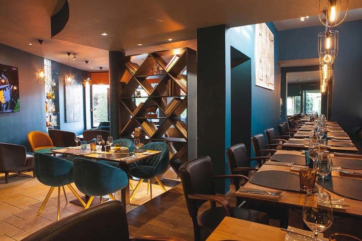 Mixed-use building ±614 m² – Restaurant+duplex or two flats