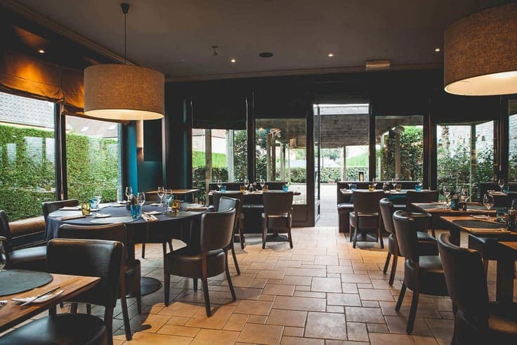 Mixed-use building ±614 m² – Restaurant+duplex or two flats
