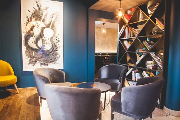 Mixed-use building ±614 m² – Restaurant+duplex or two flats