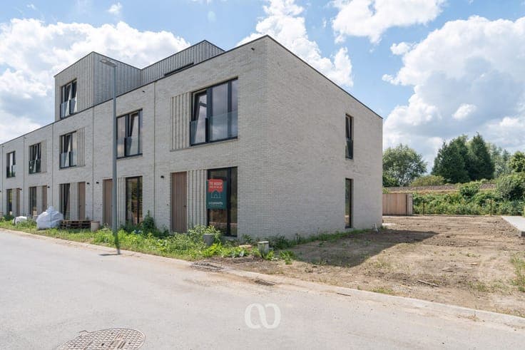Fully finished new build house with 3 bedrooms