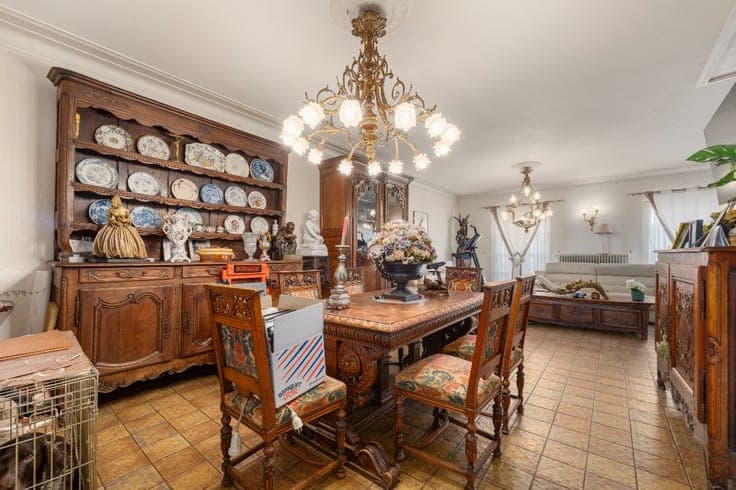 Unique 408 m² house with 3 bdr and commercial space in Burst