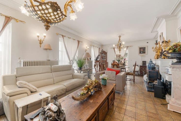 Unique 408 m² house with 3 bdr and commercial space in Burst
