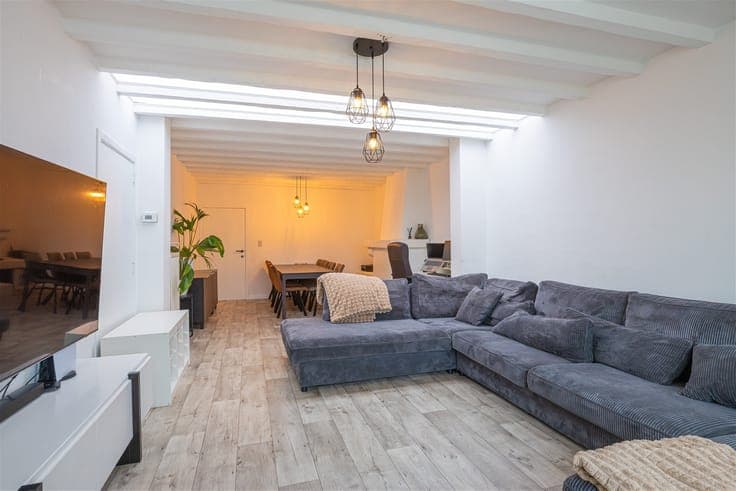 Spacious family home with garden on near downtown Zottegem!