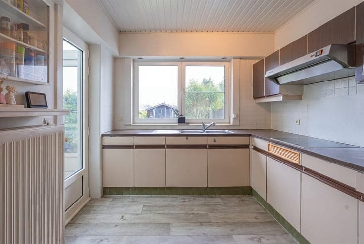 Spacious family home with garden on near downtown Zottegem!