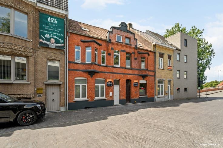 Te koop – Op te frissen woning met tuin, veranda en 3 sla...