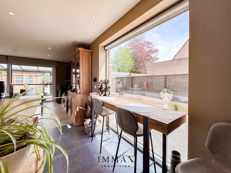 Turnkey passive new-build home in a prime location