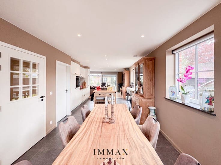 Turnkey passive new-build home in a prime location