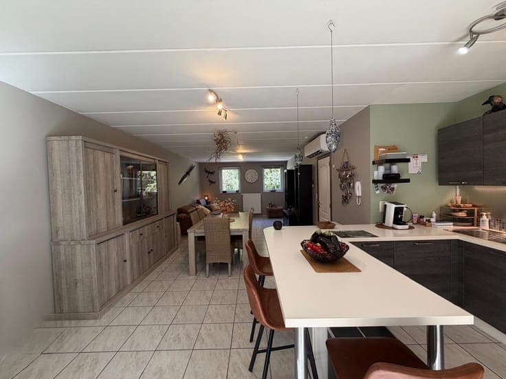 3 facades - 2 bedrooms + attic - 2 large garages