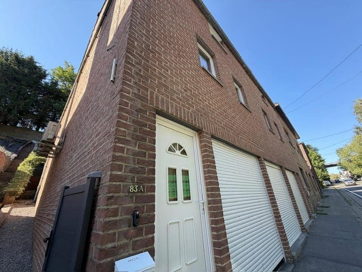 3 facades - 2 bedrooms + attic - 2 large garages