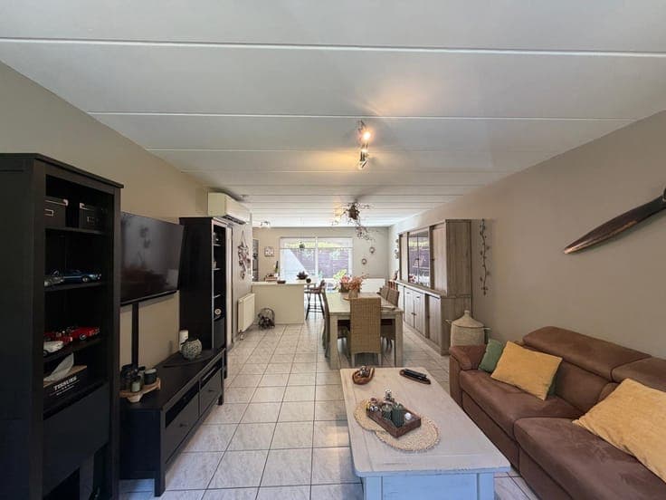 3 facades - 2 bedrooms + attic - 2 large garages
