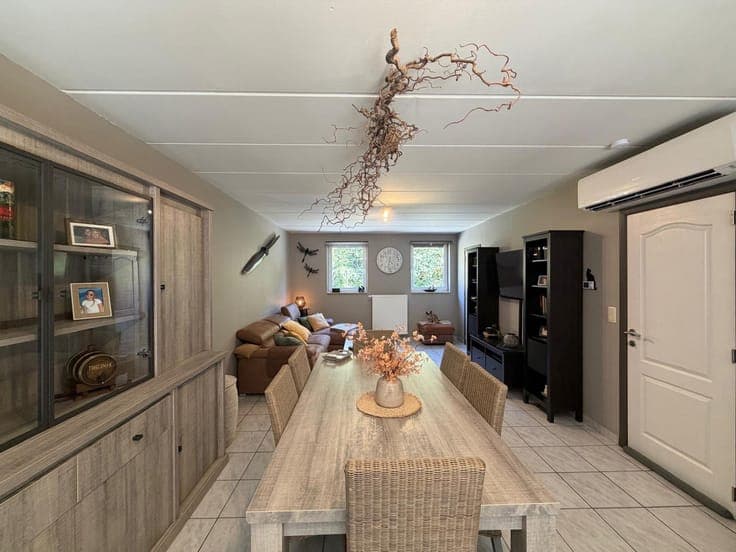 3 facades - 2 bedrooms + attic - 2 large garages