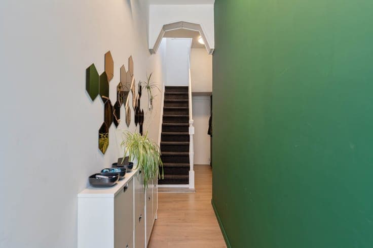 Recent en volledig gerenoveerde woning met 3 slaapkamers ...
