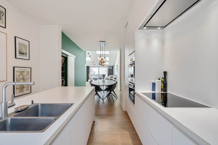 Recent en volledig gerenoveerde woning met 3 slaapkamers ...