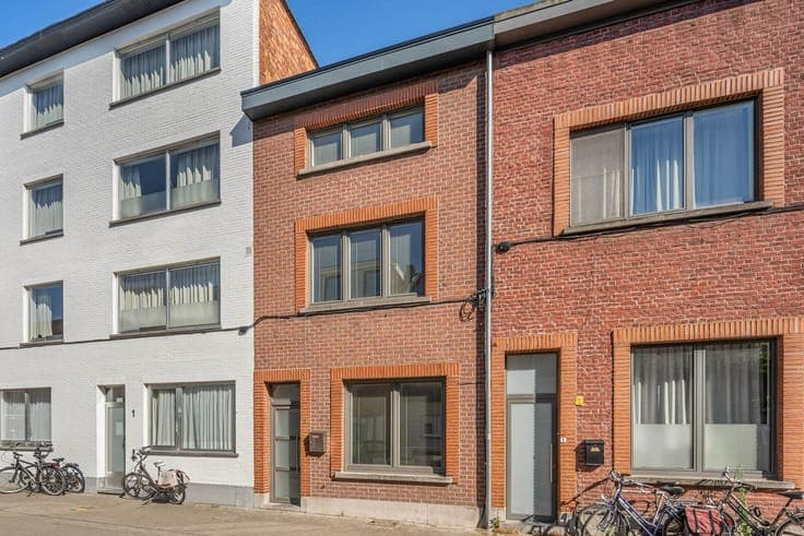 Recent en volledig gerenoveerde woning met 3 slaapkamers ...