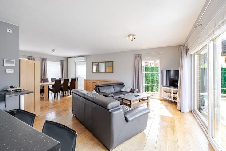 Instapklare halfopen bebouwing met 3 slaapkamers, zonnepanel
