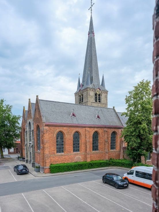 Karaktervolle voormalige pastorie met vier slaapkamers ge...