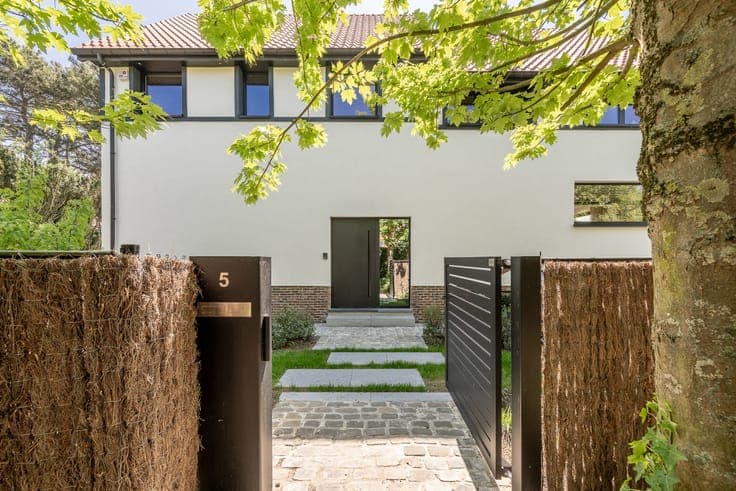 Fully renovated villa with sunny garden in Tennispad, Knokke