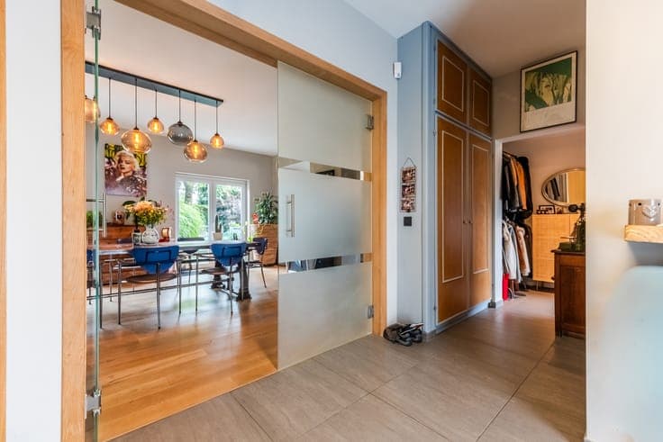 Spacious villa with office space and a landscaped garden