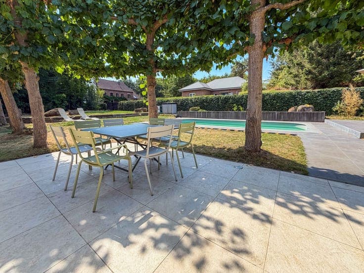 Spacieuse villa avec piscine dans un have de paix