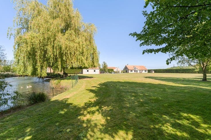 Uitzonderlijke villa-landhuis met bijgebouwen op een prac...