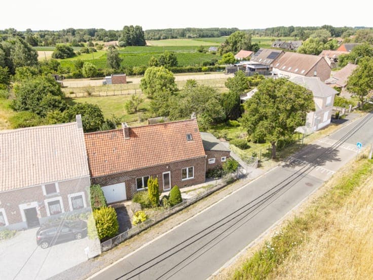 Charming farmhouse-style house - 3 bedrooms with garden