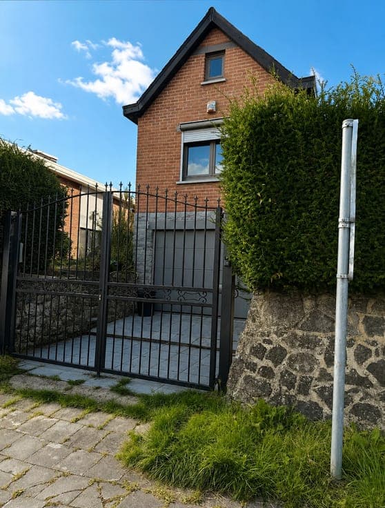 House in Fontaine-l'Évêque